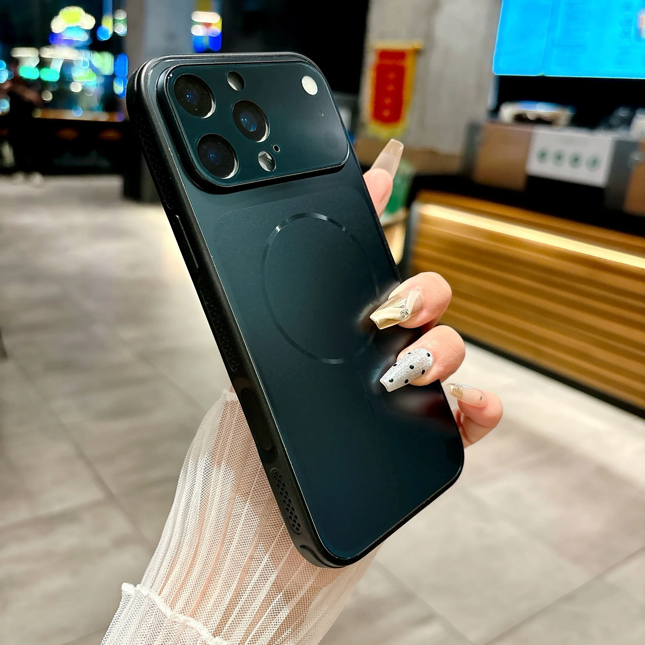 Capa Protetora Com Lente De Vidro Fosco (preta) Para Iphone 16, Feita De Policarbonato Rígido À Prova De Choque.