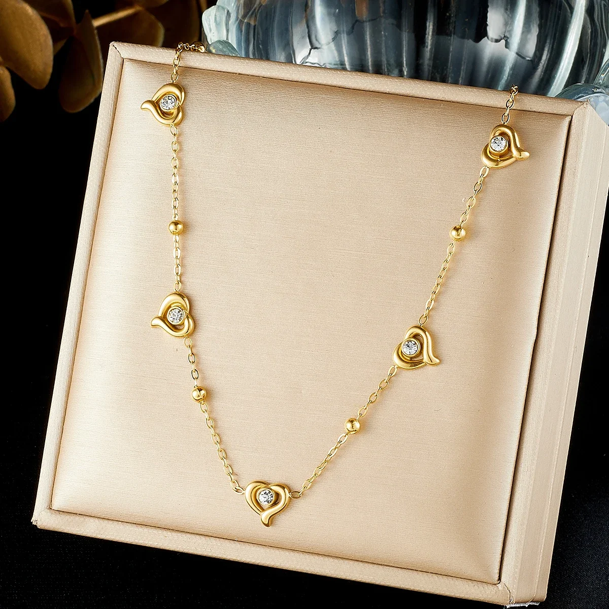 Colar Feminino Com Pingente Em Forma De Coração E Flor De Diamantes, Modelo Vazado.