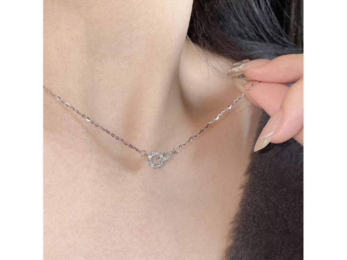 Colar com Pingente de Estrelas Entrelaçadas , Prata S925, Design de Anel Duplo de Luxo Sofisticado. MDUG (em Ouro Branco)