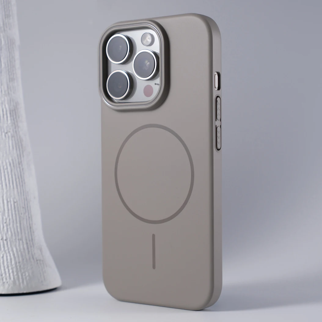 Capa Protetora Rígida De Policarbonato (cinza Claro) Para Iphone 11 Pro Max, Resistente A Impactos, Fosca E Com Fecho Magnético.