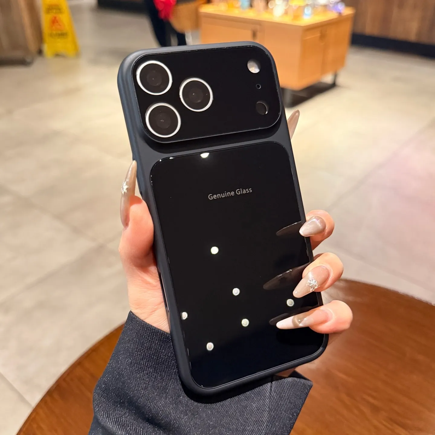 Capa Rígida Brilhante De Vidro Temperado (preta) Para Iphone 13 Pro Max