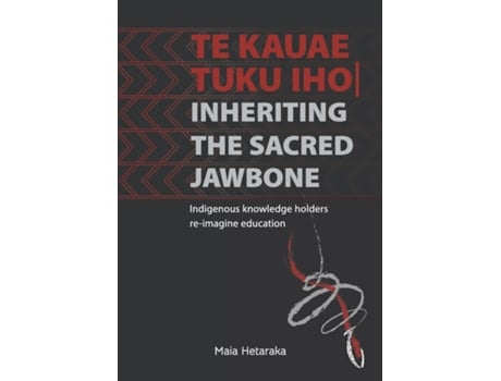 Livro Te kauae tuku iho Inheriting the sacred jawbone Indigenous knowledge holders re-imagine education de Maia Hetaraka (Inglês)