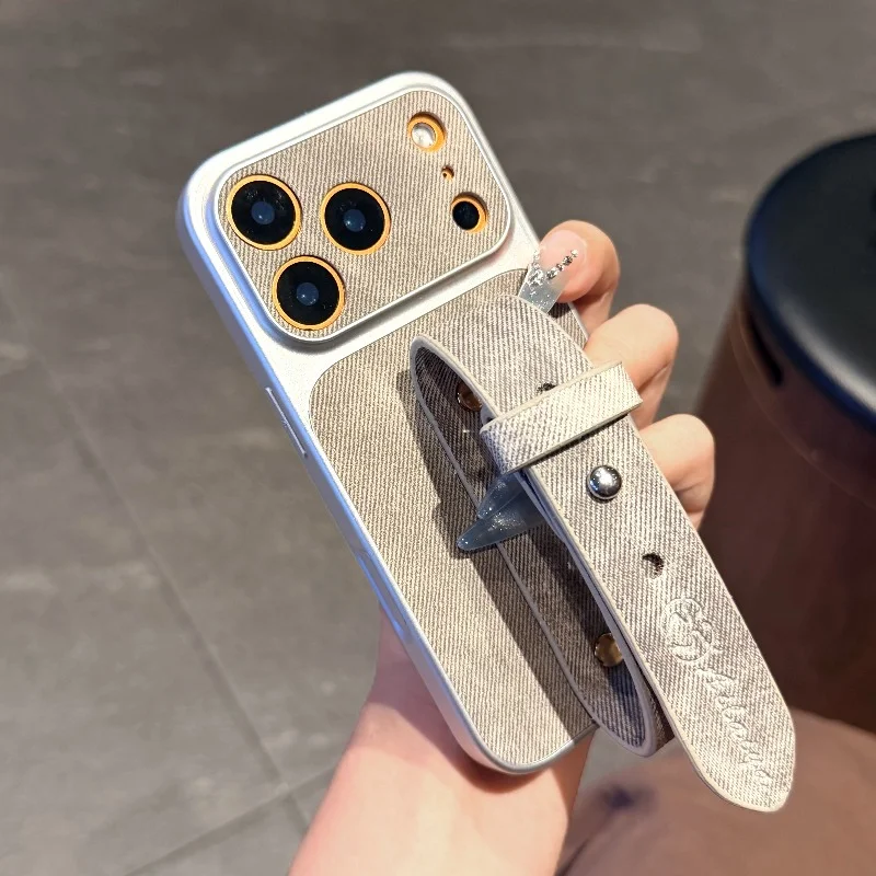Capa Para Celular Com Alça De Pulso Em Jeans E Suporte, Feita De Couro Bovino (iphone 13 Pro Cinza).