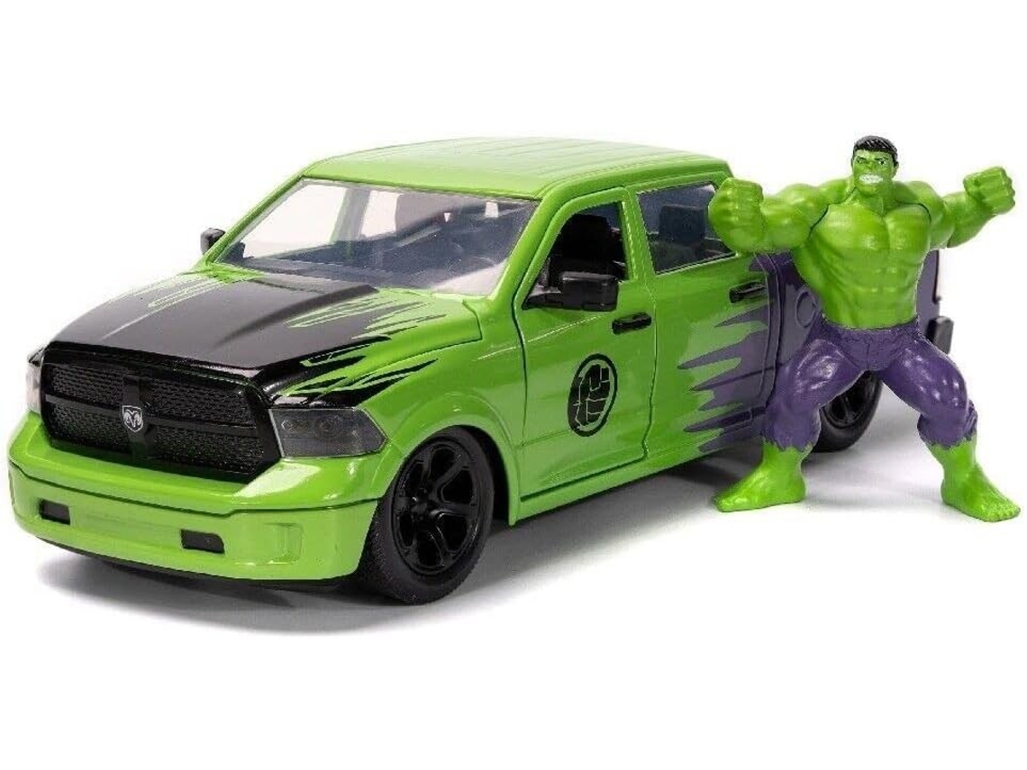 Réplica Camioneta 2014 Ram 1500 e figura Hulk Marvel 22 cms
