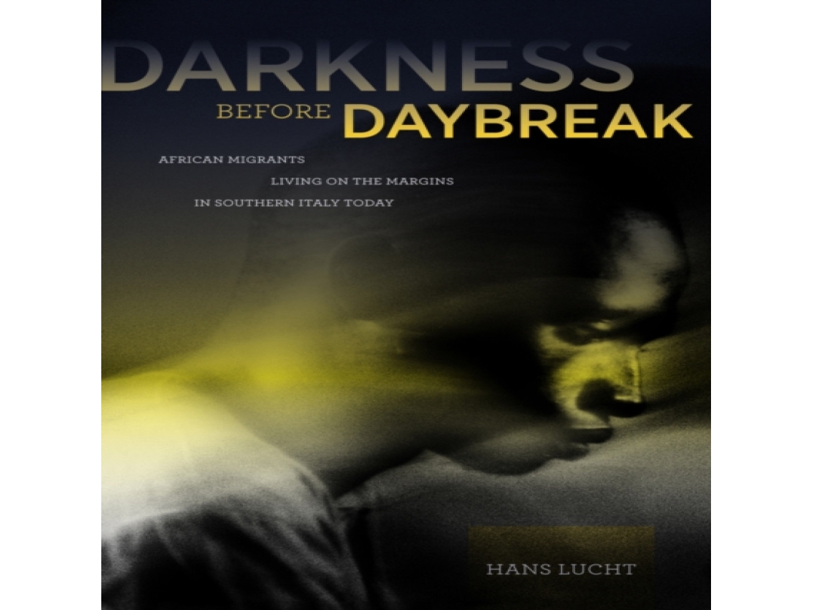 Livro Darkness before Daybreak de Hans Lucht (Inglês)
