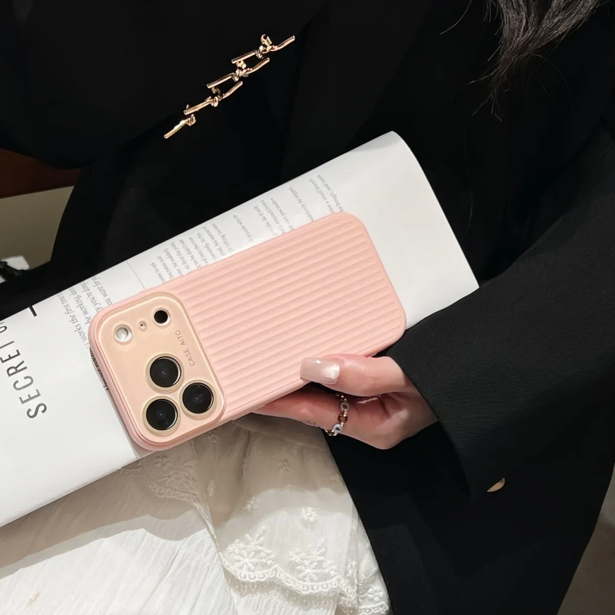 Capa Listrada Para Iphone 15 Pro Rosa, Protege A Câmera, Acabamento Fosco À Prova De Choque.