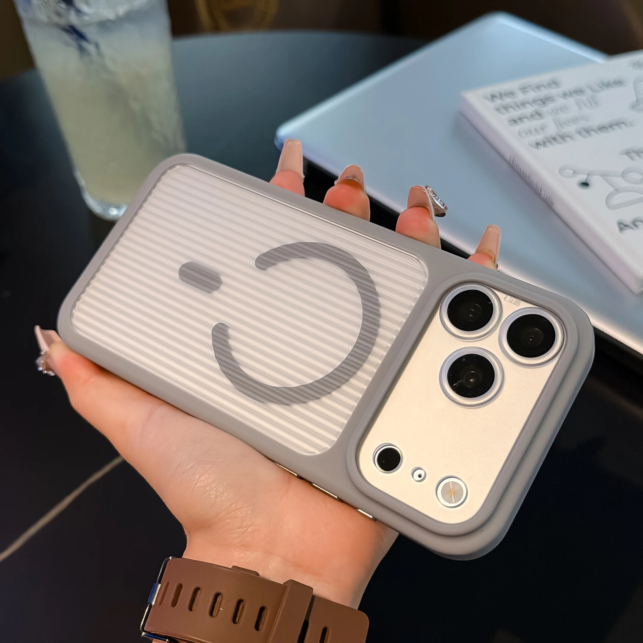 (iphone 16 Pro Cinza) Capa Protetora Magnética Fosca Semitransparente, Tpu