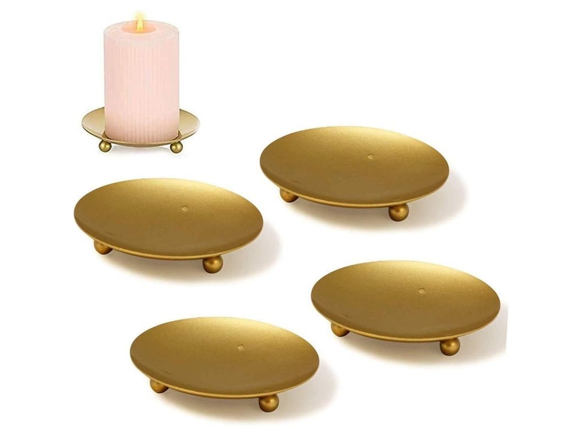 Castiçais de metal, conjunto de 4 peças decorativas em dourado para mesa, casamentos, festas e decoração residencial.