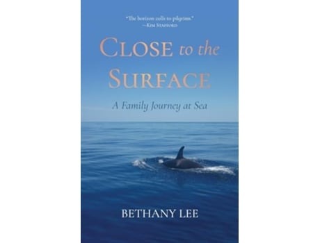Livro Close to the Surface A Family Journey at Sea de Bethany Lee (Inglês)