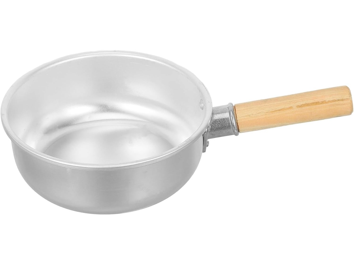 Concha De Água Em Alumínio Resistente E Ergonômica Com Cabo De Madeira Prático E Higiênico.