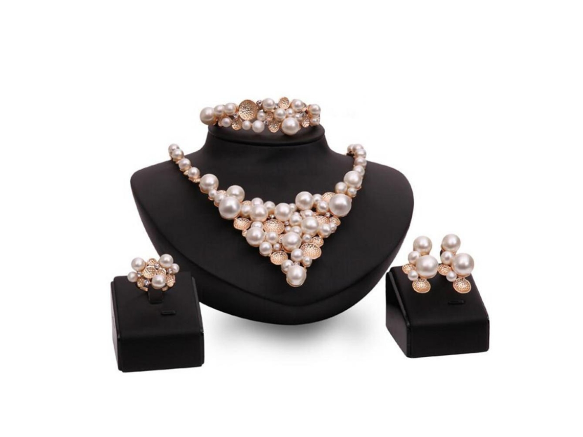 Jóias Elegantes Com Pérolas Falsas E Strass