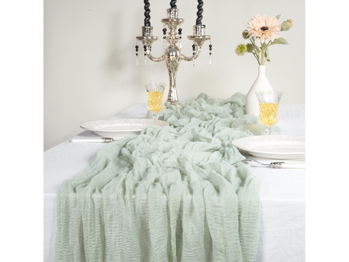 Caminho De Mesa Leve Em Tecido Com Design Simples.