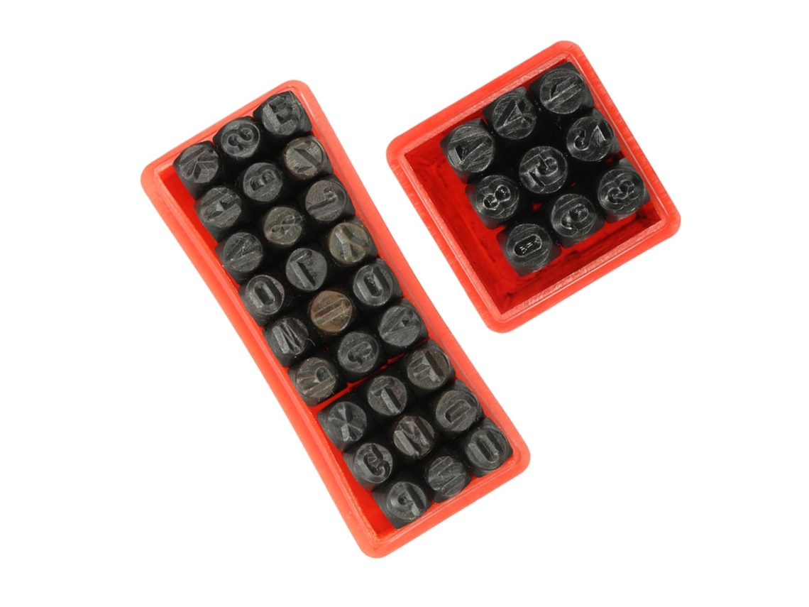 Conjunto De 36 Perfuradores De Aço De 2 Mm Com Letras E Números, Com Estojo De Armazenamento.