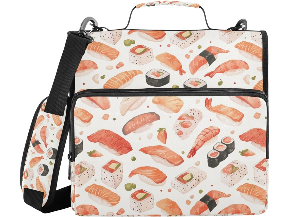 Tenho lápis de cor aquarela com estampa de sushi, salmão e mostarda, com um zíper, na altura do meu ombro e da minha mão, na água, 3