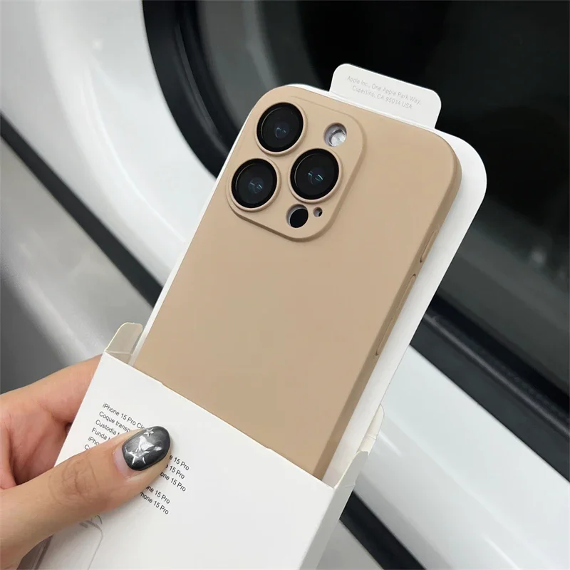 Capa Fosca Dourada Para Iphone 16 Pro Em Tpu, Protege A Câmera E É Resistente A Impactos.