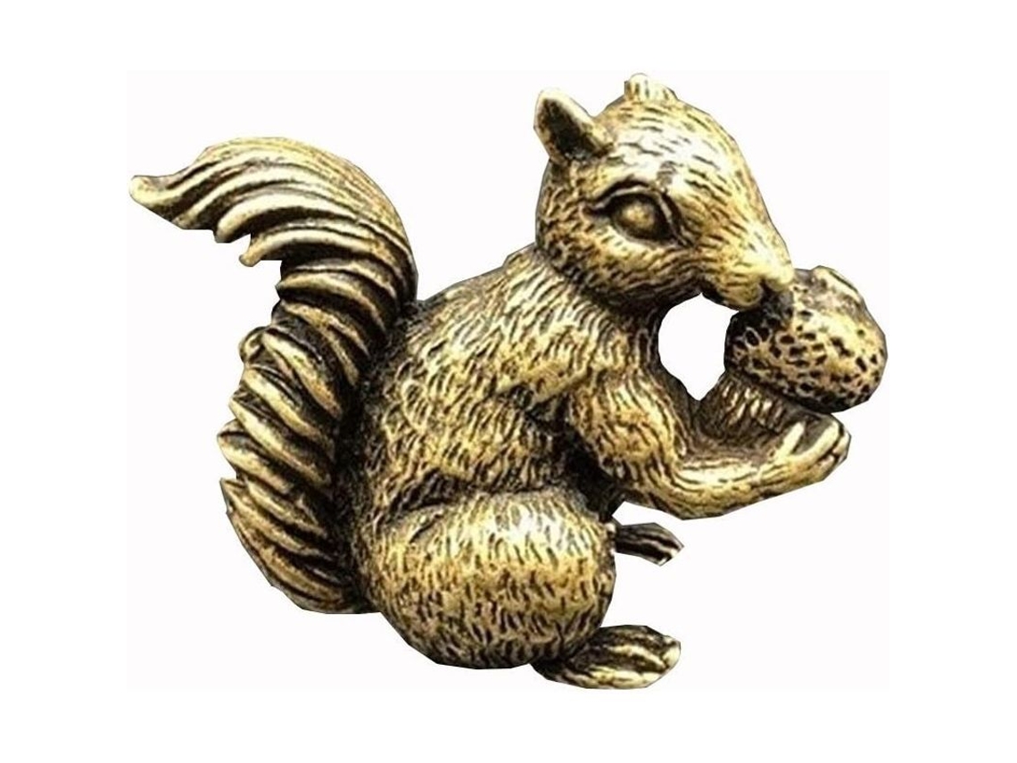 Escultura De Ardilla Comiendo Piña De Pino En Latón Tonos Artística Decoración Animal Para Hogar