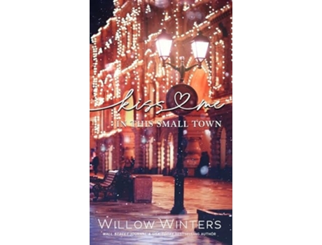 Livro Kiss Me In This Small Town de Willow Winters (Inglês - Capa Dura)
