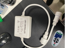 Controlador de luzes LED 2026 com controle remoto sem fio, ajuste de velocidade, brilho, efeitos e temporizador de 5 a 60 minutos.