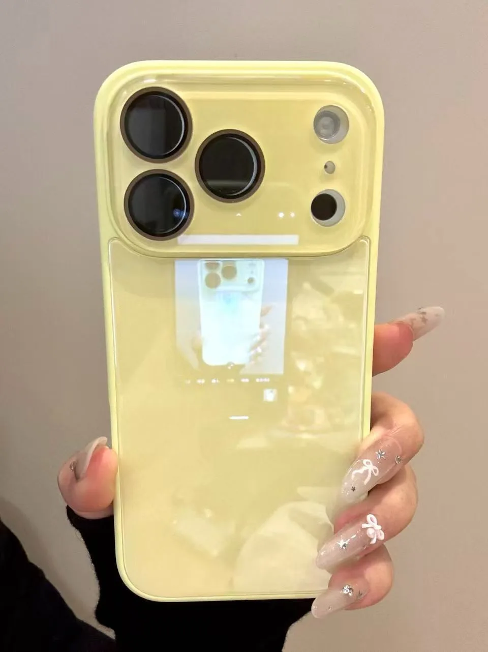 Capa De Câmera Em Vidro Temperado (iphone 17 Amarelo) Com Moldura Resistente A Impactos.