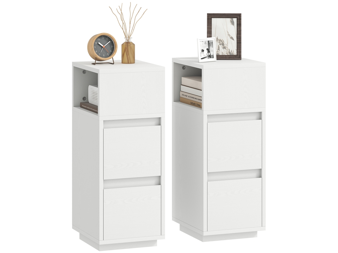 É um tapete de 30x65 cm, ideal para ambientes residenciais, que alia decoração e funcionalidade, com design moderno e prático. Durável e resistente, na cor branca.