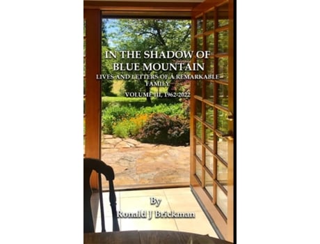Livro IN THE SHADOW OF BLUE MOUNTAIN LIVES AND LETTERS OF A REMARKABLE FAMILY - Volume III, 1962-2022 de Ronald J Brickman (Inglês)