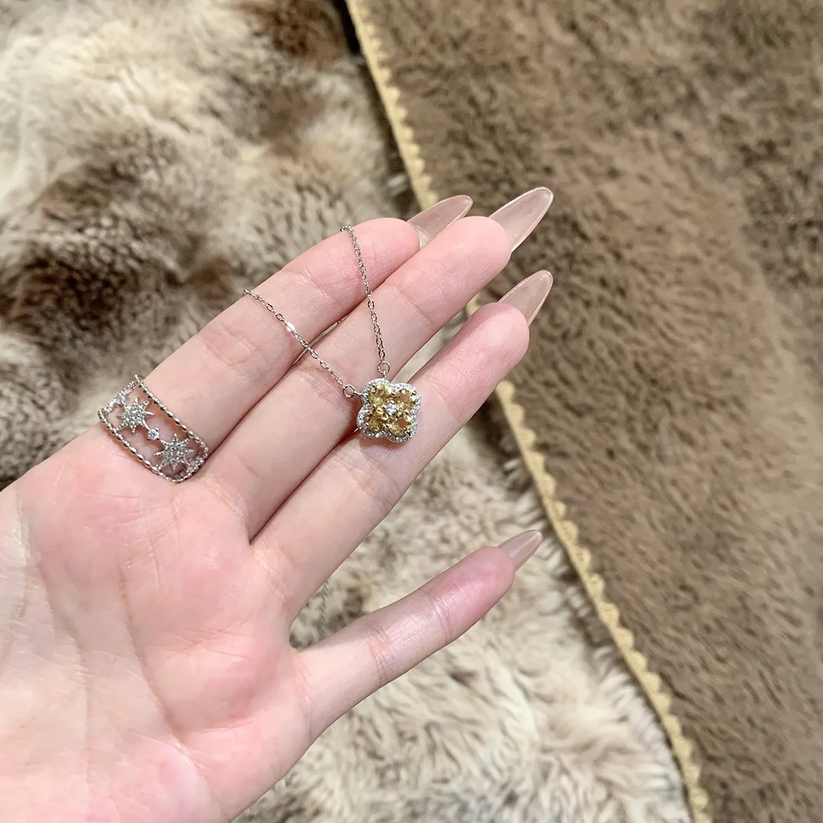Colar Com Pingente De Trevo De Quatro Folhas Arco-íris Da Moda