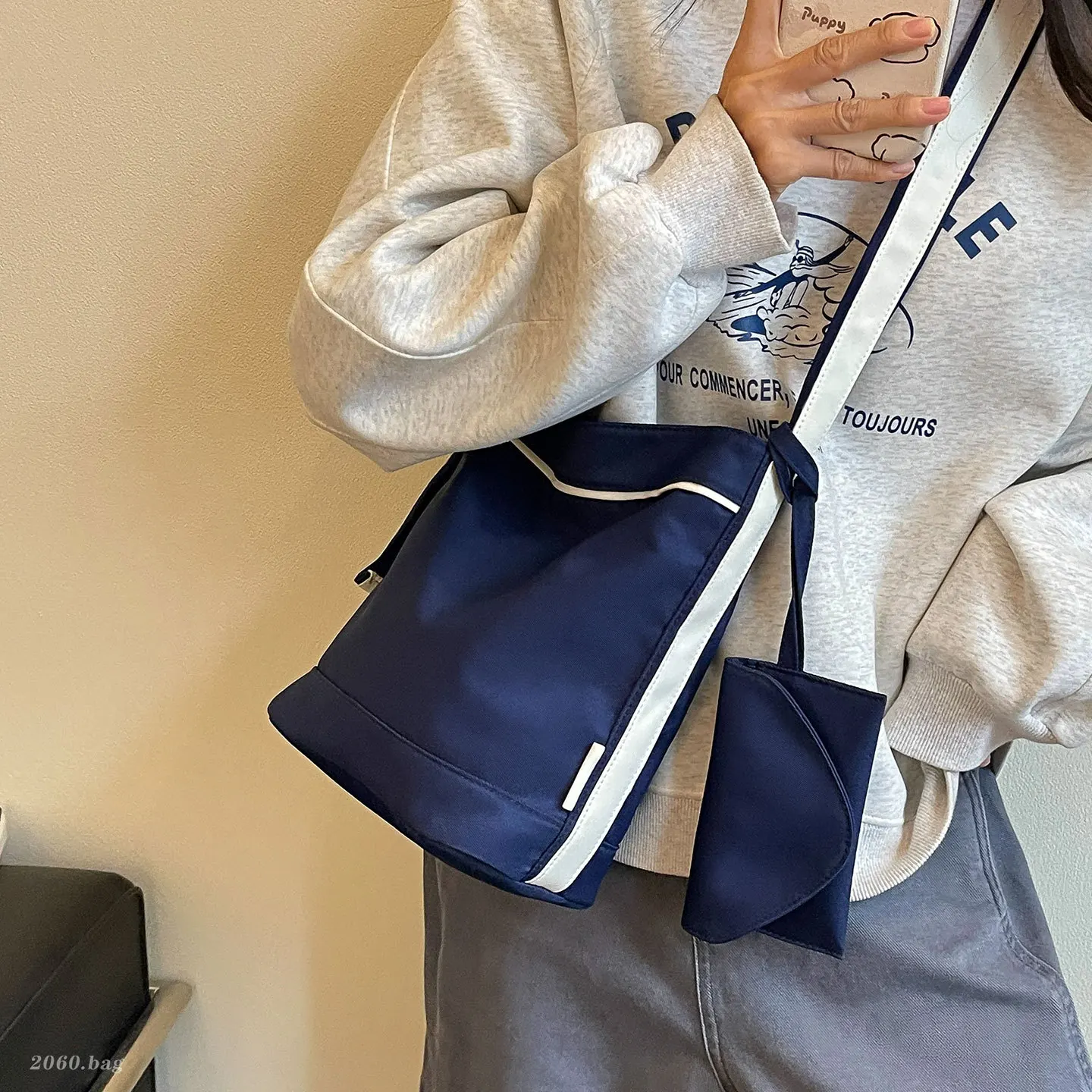 Bolsa Transversal Feminina Casual (azul Escuro), Com Design Patchwork, Estilo Saco.