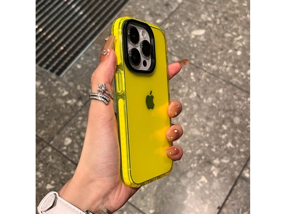 Capa Para Iphone 17 Pro Max Com Borda Amarela E Acabamento Transparente Em Dois Tons De Amarelo Contrastante.