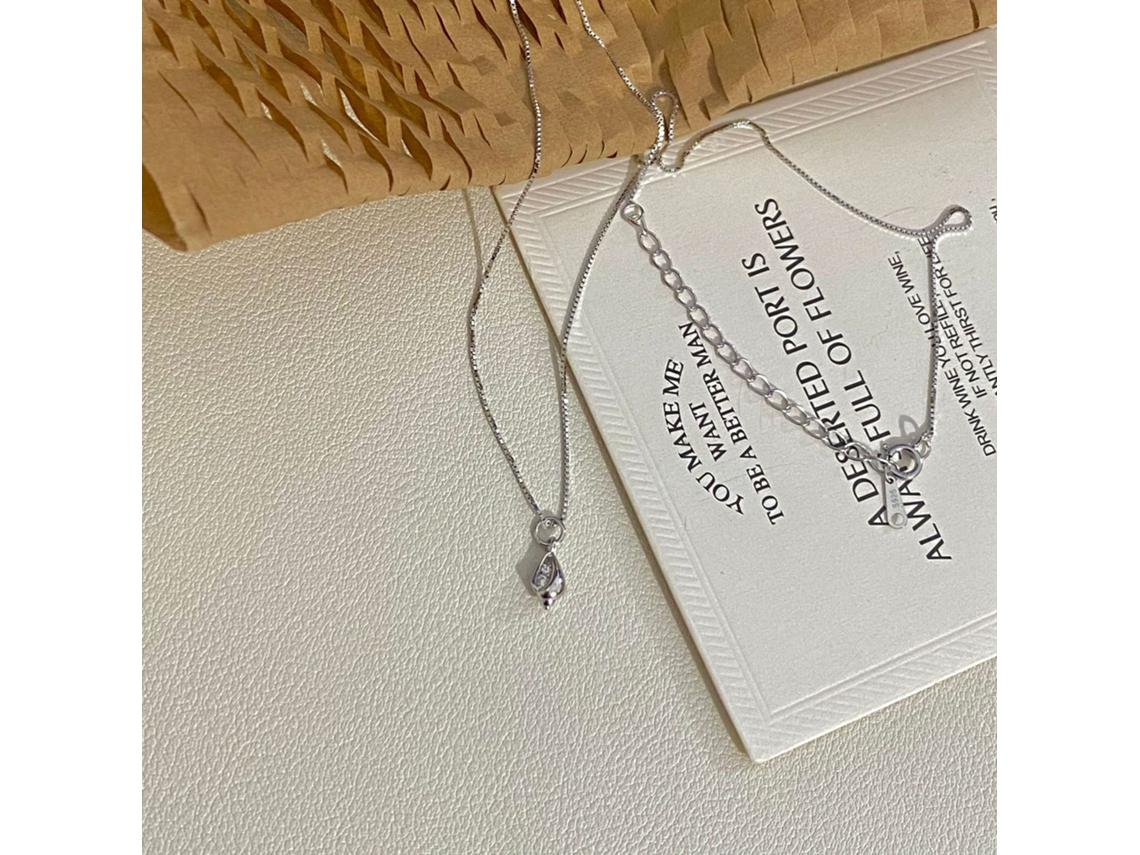 Colar Ocean Sound em Prata de Lei 925 com Pingente de Concha Cravejado de Diamantes Brilhantes. Mini, Requintado e Elegante. MDUG (ouro Branco)