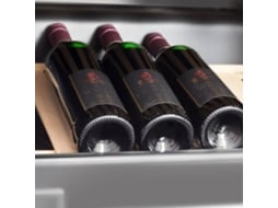 Cave de Vinho CASO WineDeluxe E 29 (29 Garrafas - Preto) — Garrafeira de vinho de embutir
Armazenamento de até 29 garrafas
Medido ao usar garrafas de vinho Bordeaux padrão até uma altura de 31 cm; diferentes alturas de garrafas afetam o número de garrafas especificadas por nós
Adapta-se a todas as cavidade de 60 cm altura
A zona de temperatura única pode ser ajustada para 5 - 20 °C usando controles eletrônicos
A temperatura máxima que pode ser alcançada dentro do dispositivo não pode ser significativamente maior que a temperatura ambiente no local de configuração
Dobradiças Hettich de fecho suave
O compressor de funcionamento suave garante um armazenamento de vinho suave e sem vibrações
Ventilação ativa para distribuição uniforme da temperatura
Vidro isolado de 3 camadas com filtro UV para proteção ideal do aroma
Controles touch
Display LED de temperatura para a área de refrigeração
A iluminação interior branca pode ser ligada conforme necessário
A porta pode ser montada para abrir para a esquerda ou para a direita