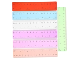 Régua geométrica transparente Artibetter com 14 peças para medição, ideal para escola e mesa.
