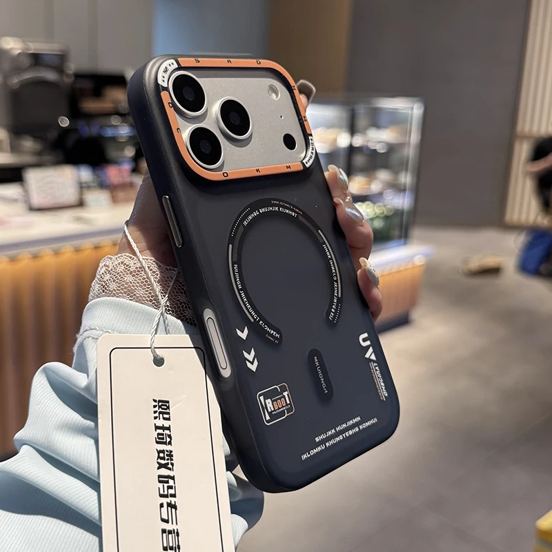 Capa Protetora Magnética Semitransparente Fosca (para Iphone 13 Pro Max, Cor Preta), Compatível Com Magsafe E Resistente A Impactos.