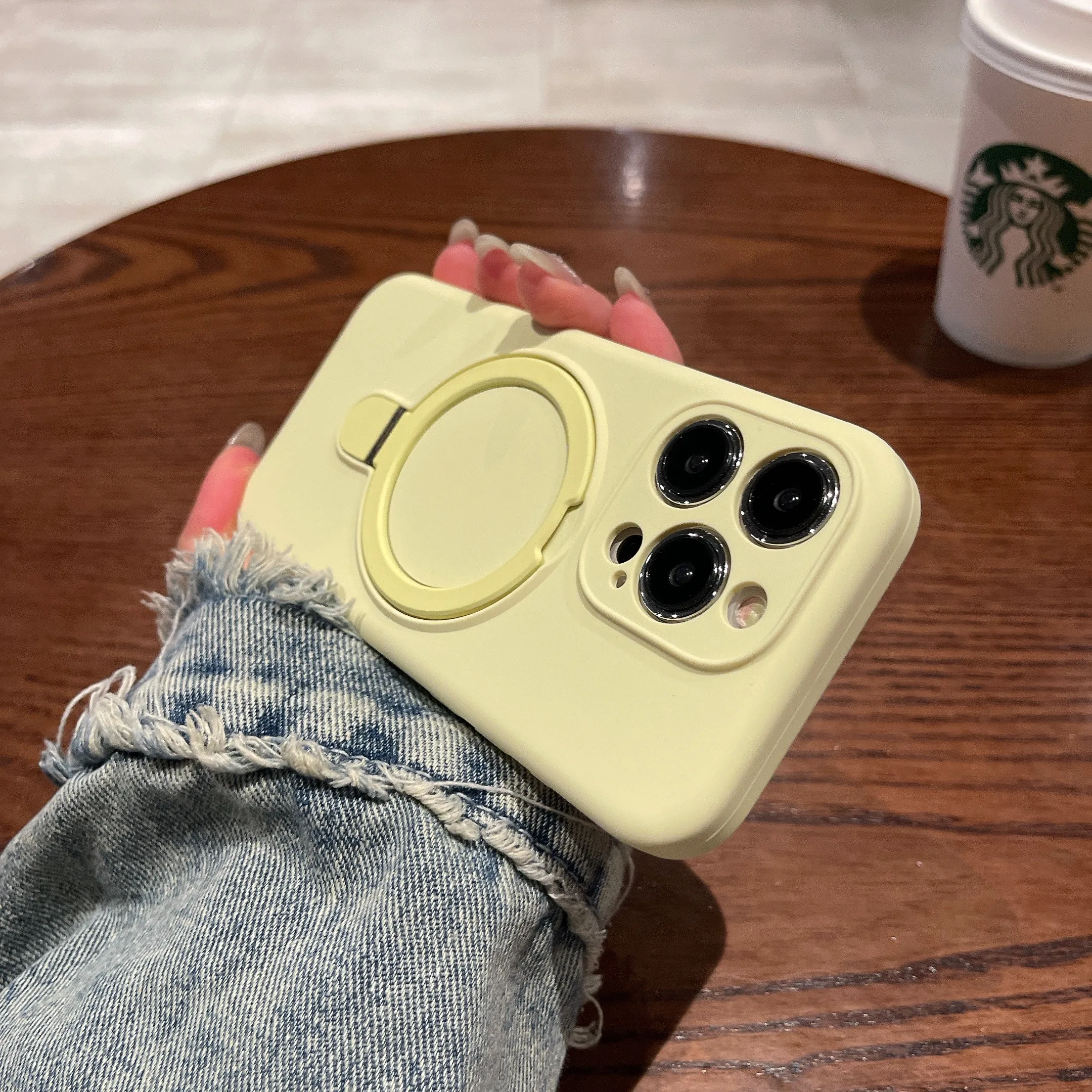 Capa De Celular Com Suporte Magnético Em Silicone Líquido (amarelo Para Iphone 12 Pro)