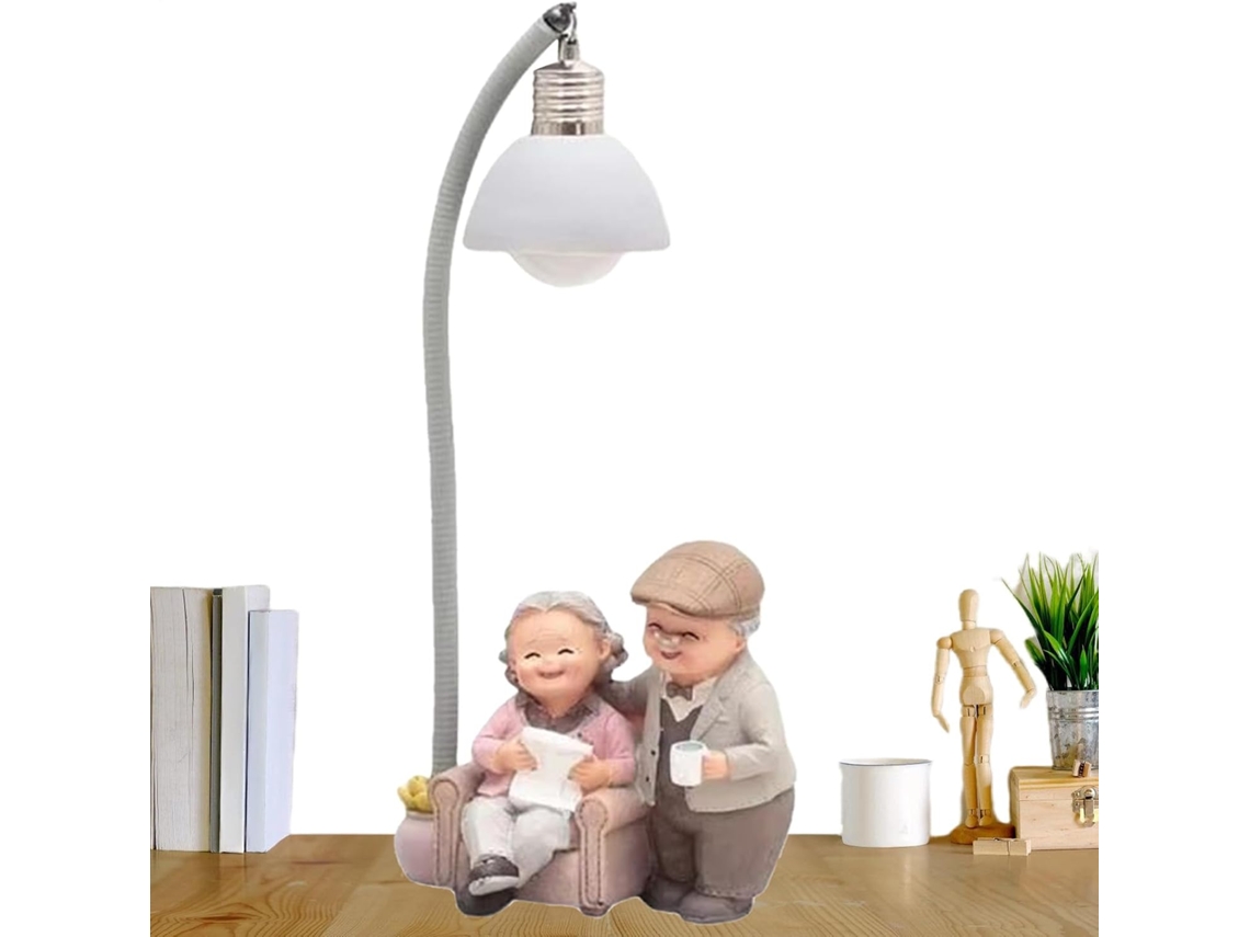Estatueta De Resina Representando Um Casal De Avós Idosos |