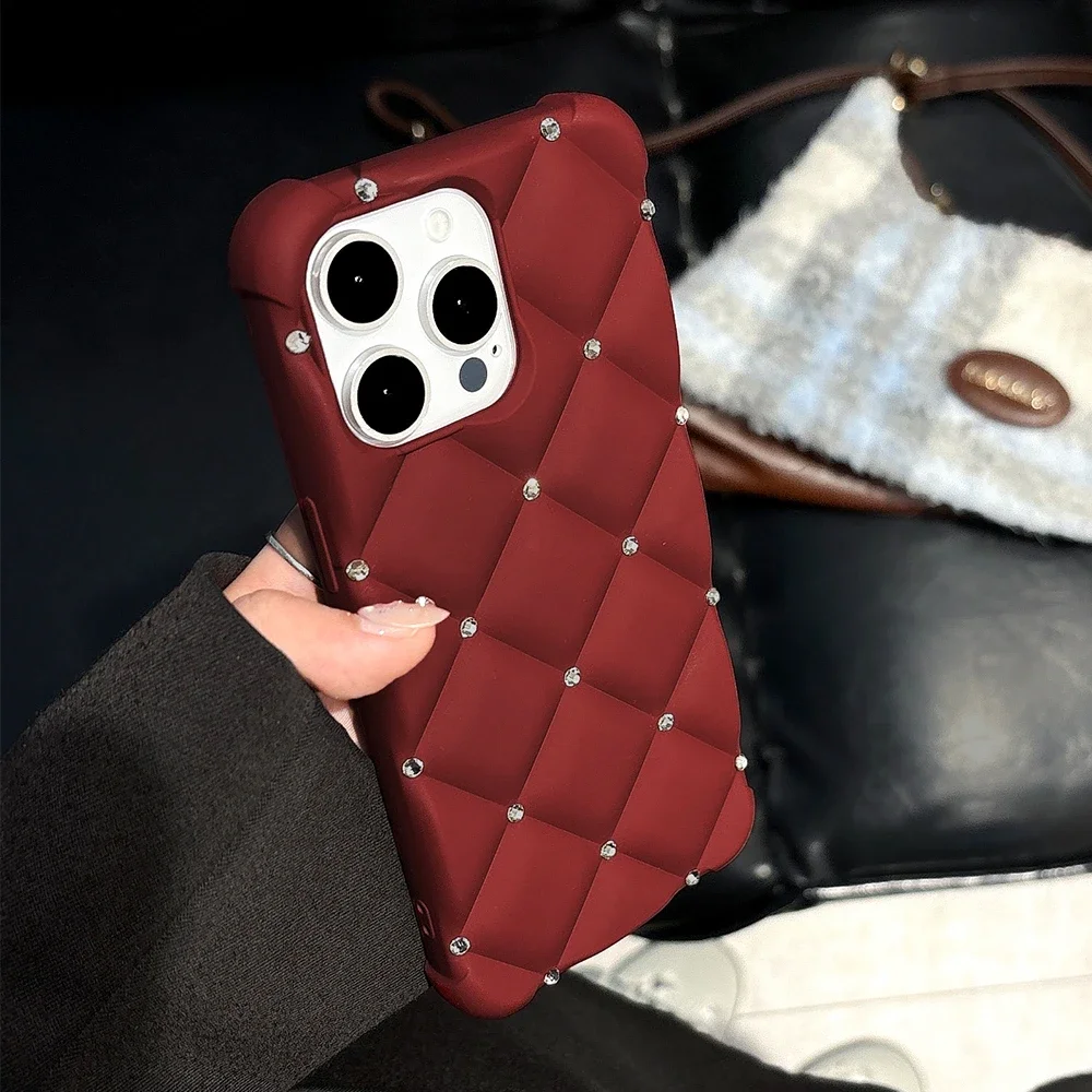 Capa Macia E Resistente A Impactos Em Silicone Líquido Fosco Com Textura De Diamante (bordô) Para Iphone 15