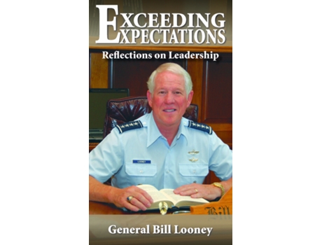 Livro Exceeding Expectations Reflections on Leadership de William R Looney (Inglês)