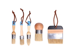 Um Conjunto De 5 Pincéis Para Pintura De Móveis, Feito De Madeira De Bétula E Faia Com Cerdas De Javali Puras