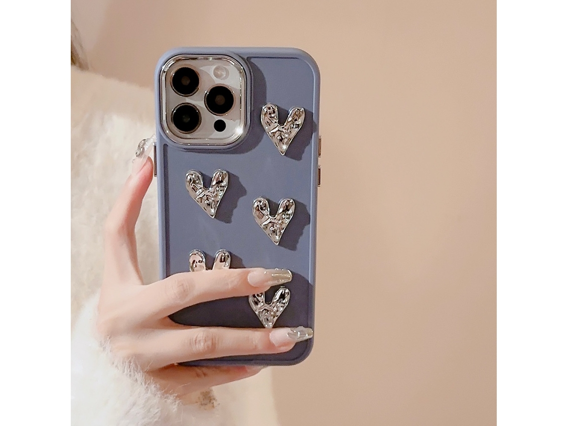 Capa Para Iphone 17 Pro Max Cinza E Azul Com Coração Amassado, Estilo Metalizado Com Detalhes Cromados.