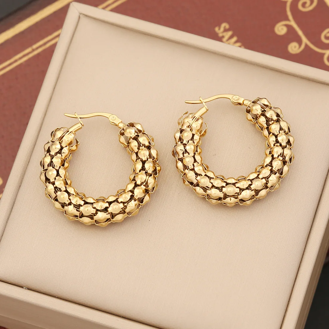 Brincos De Argola Em Aço Inoxidável Dourado, Brincos Redondos Simples Em Formato De Malha Para Mulheres.