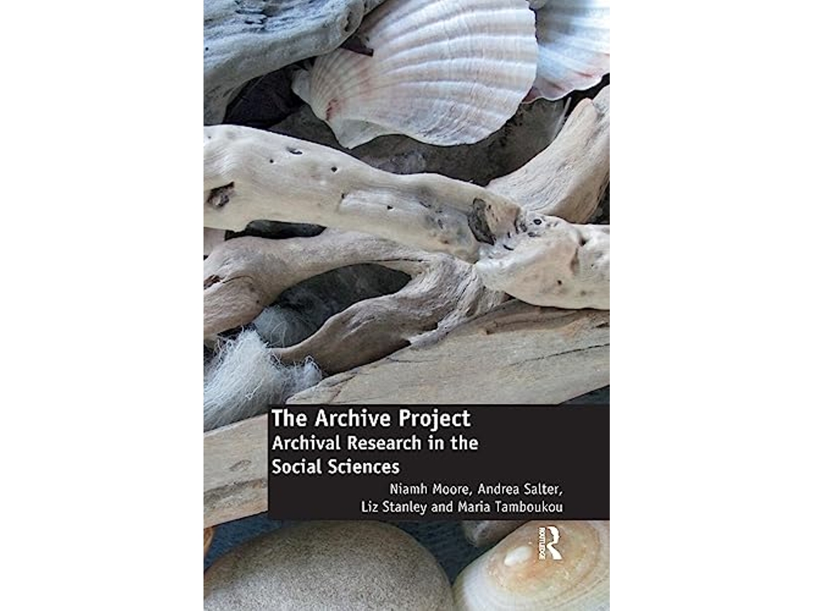Livro Archive Project de Niamh Moore (Inglês)