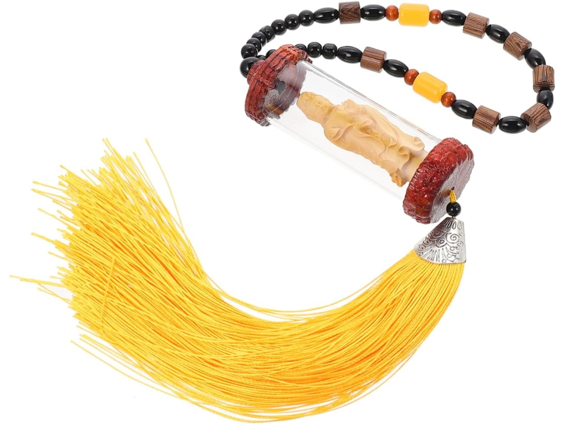 Guanyin pintada em madeira e vidro amarelo para decoração de interiores de automóveis.