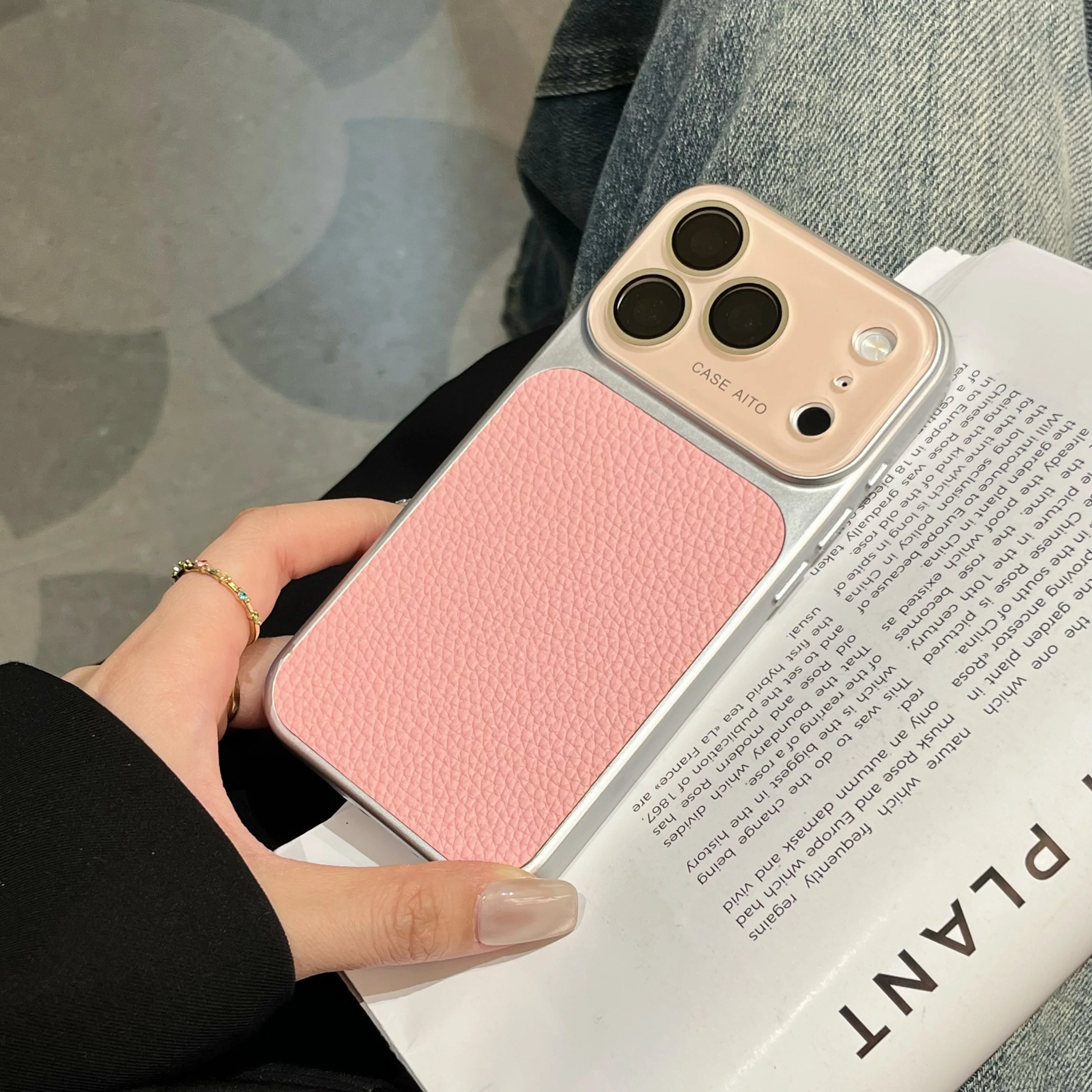 Capa Para Celular (iphone 14 Rosa) Em Couro Puro Cor Lichia, Fosca E Resistente A Impactos.