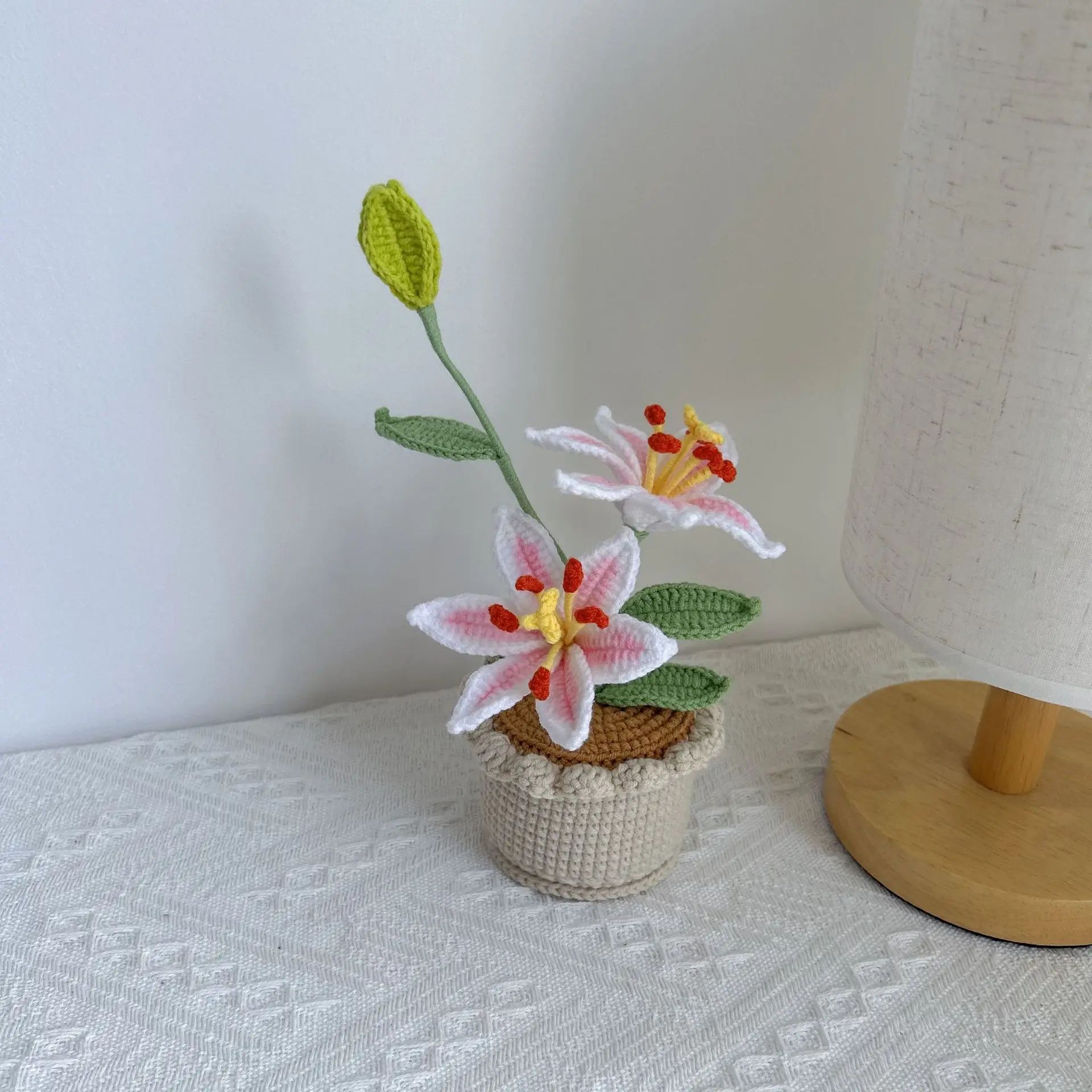 Vasos De Flores Trançados À Mão, Lindas Flores De Tricô, Plantas Artificiais.