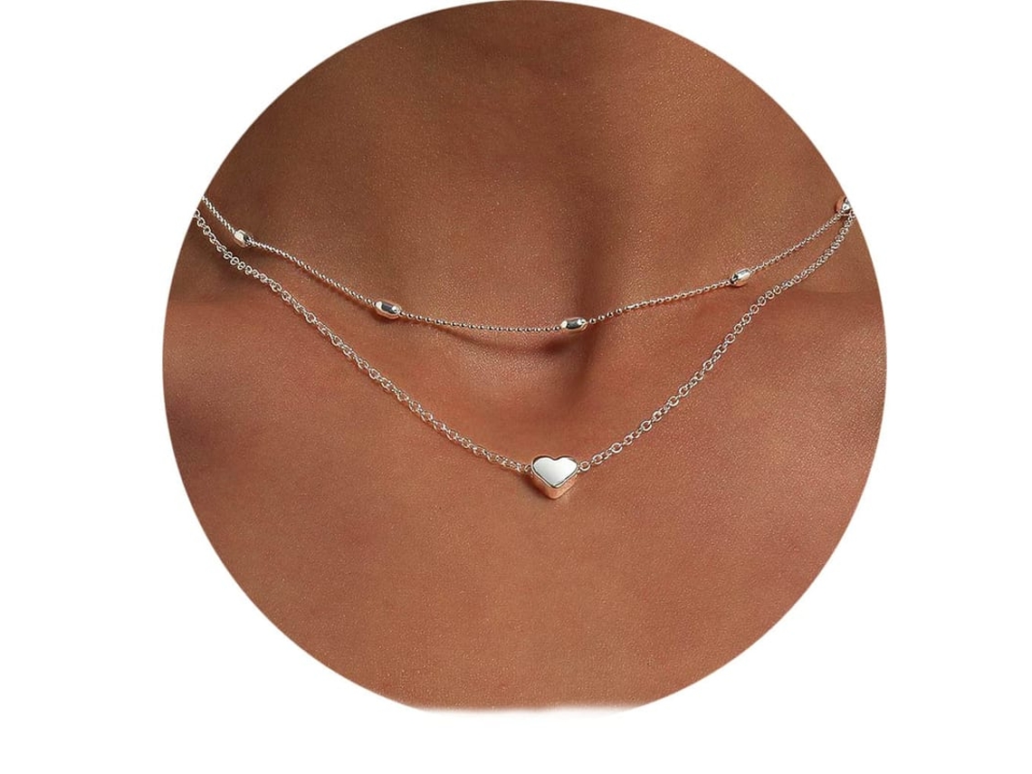 Colar Linjou com pingente de coração em camadas, prata com pérolas e corrente ajustável.