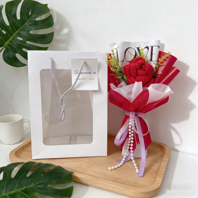 Buquê De Rosas Artificiais De Crochê Com Bolsa - Um Presente Criativo Para O Dia Dos Namorados.