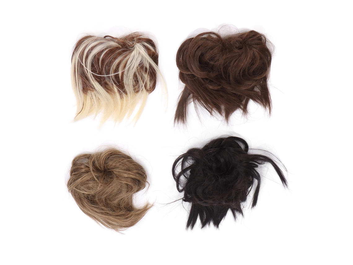 Apliques de cabelo Raia com efeito bagunçado e penteado elaborado.