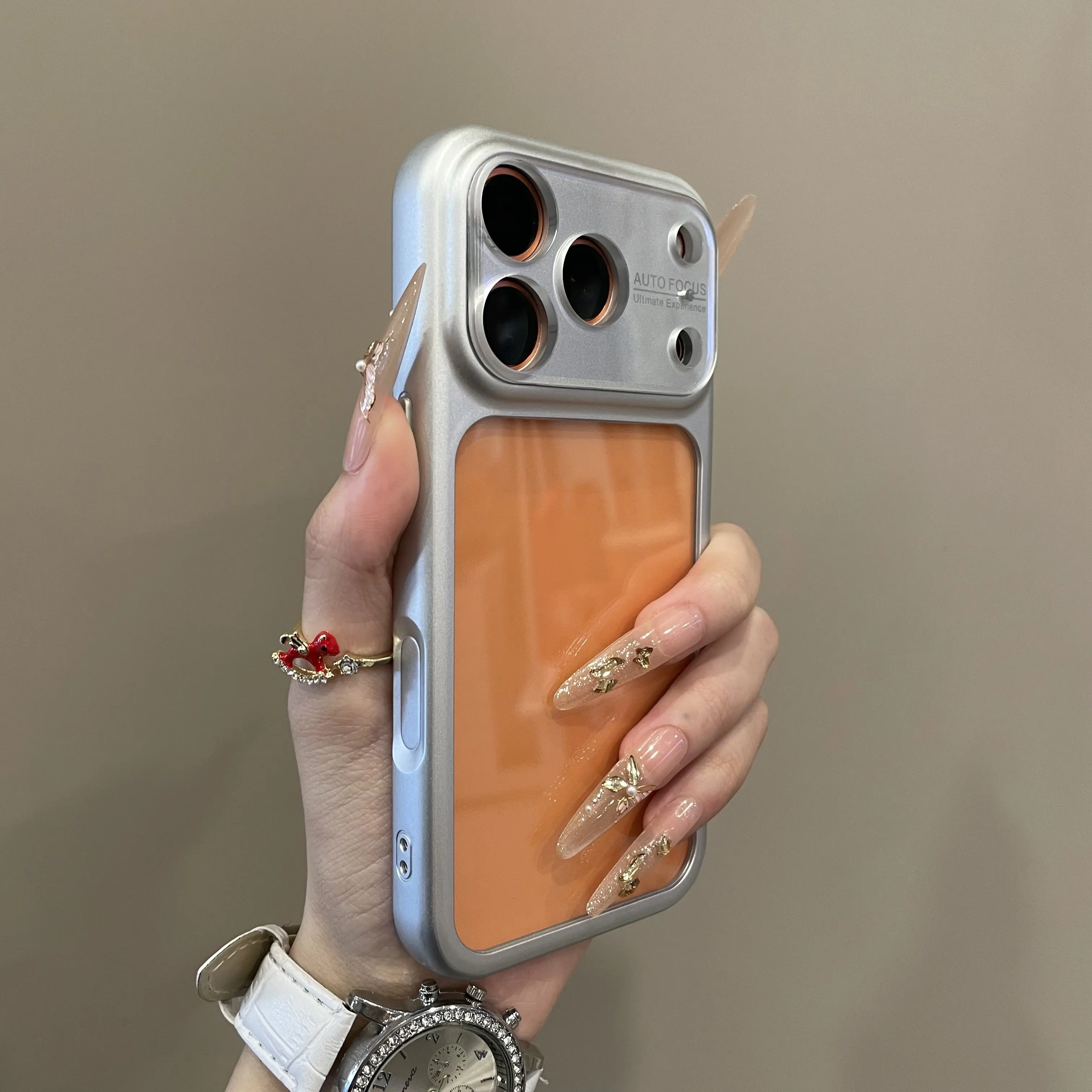 Capa Traseira Transparente Para Iphone 13 (prateada) Com Proteção Para A Câmera E Estrutura Resistente A Impactos.