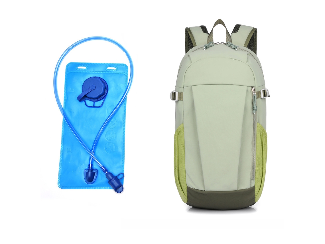 Mochila (verde claro com reservatório de hidratação) para atividades gratuitas, simples e práticas.