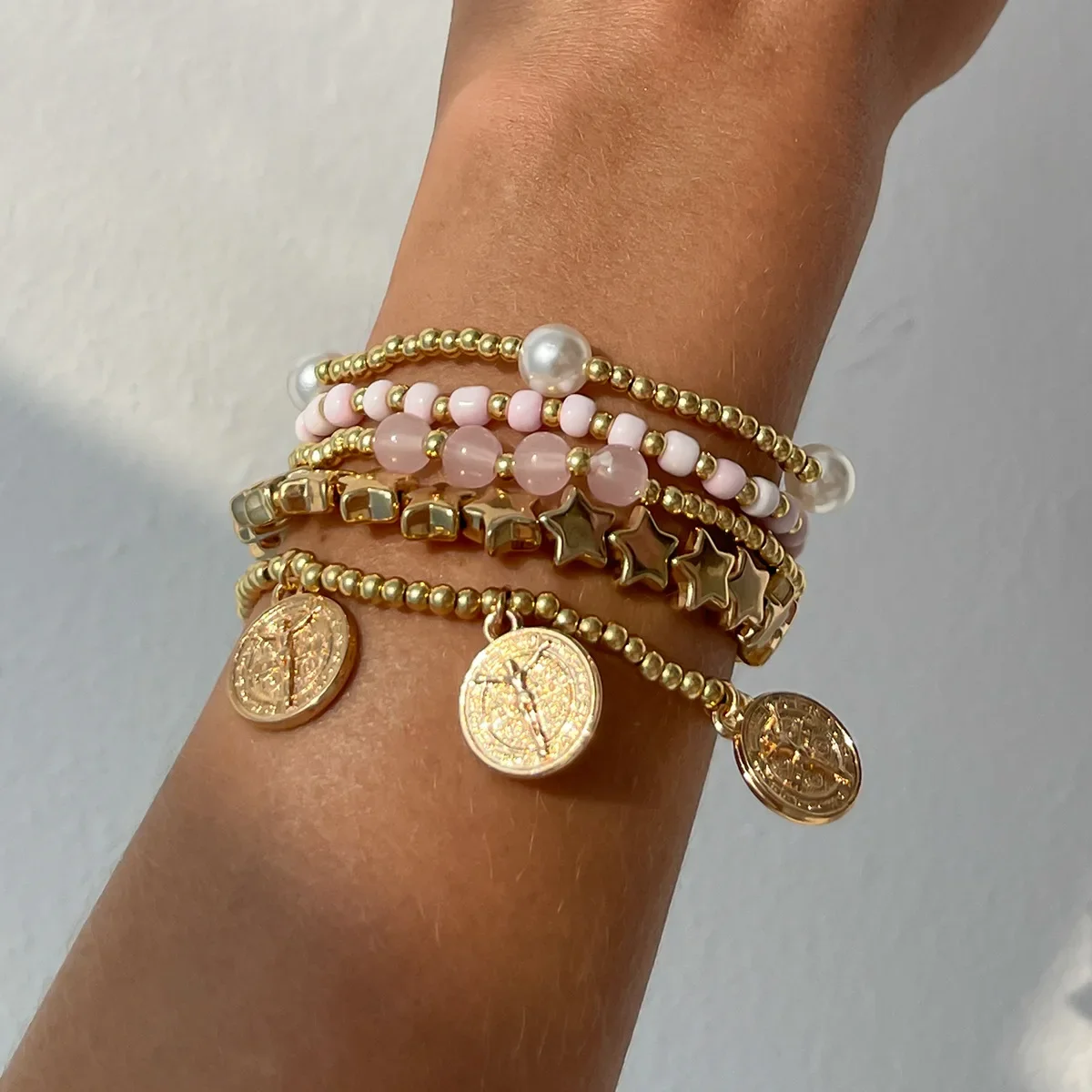 Pulseira Vintage Com Pingente Redondo Esculpido