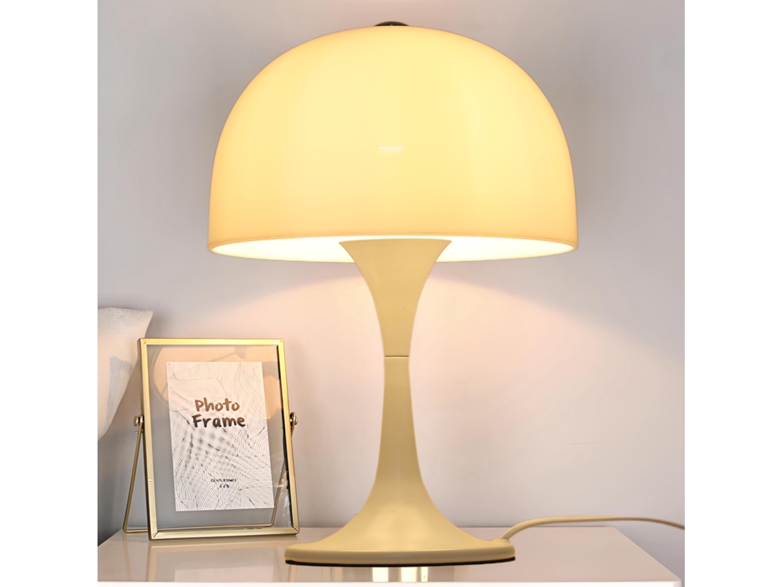 Lâmpada De Mesa Moderna Medusa Com 3 Luzes, Tela De Branco E Base Branca, Ideal Para Quarto, Sala E Escritório. G93 Alpinaluz